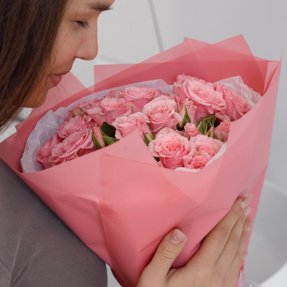 Букет из 9 розовых кустовых роз – нежность в каждом лепестке Алексеевка Белгородская область